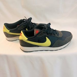 👟👟✔️✔️Nike retro sneakers size 5